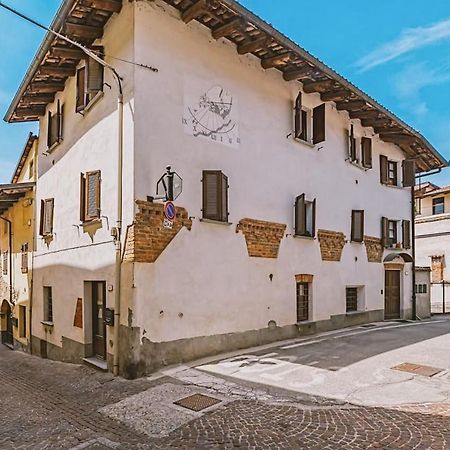 Casa Lobe - Charming Apartment In Village Centre La Morra Kültér fotó